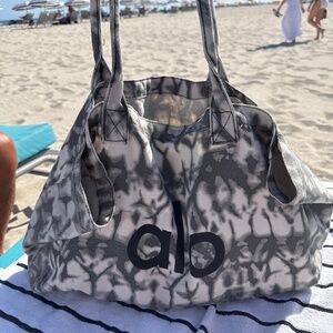 Alo yoga shopping bag